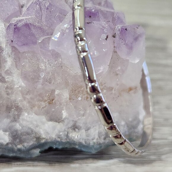 Fashion Jewlery Silvertone Textured 1.25" Hoop Earings - Picture 5 of 8